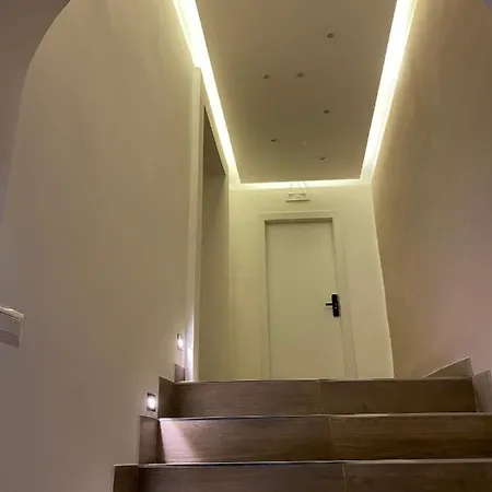Salotto Toledo Неаполь