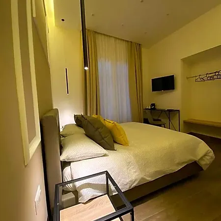 Salotto Toledo 4* نابولي
