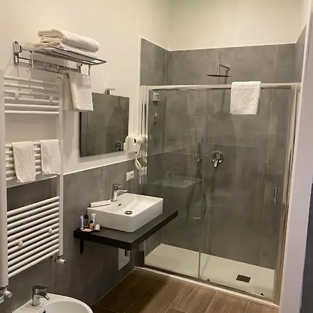 Salotto Toledo 4* نابولي