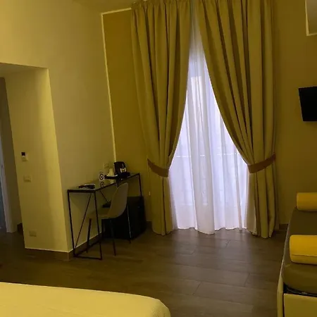 فندق مبيت وإفطار Salotto Toledo 4*